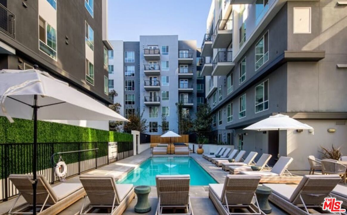 Los Angeles Condo: 1120 West 6th Street