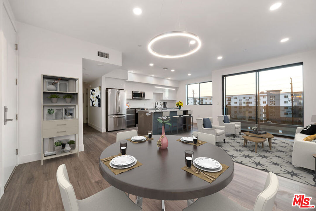 North Hollywood Condo: 10947 Hartsook Street