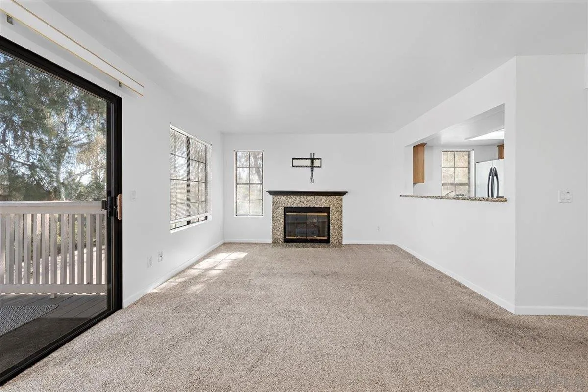 San Diego Condo: 15016 Avenida Venusto