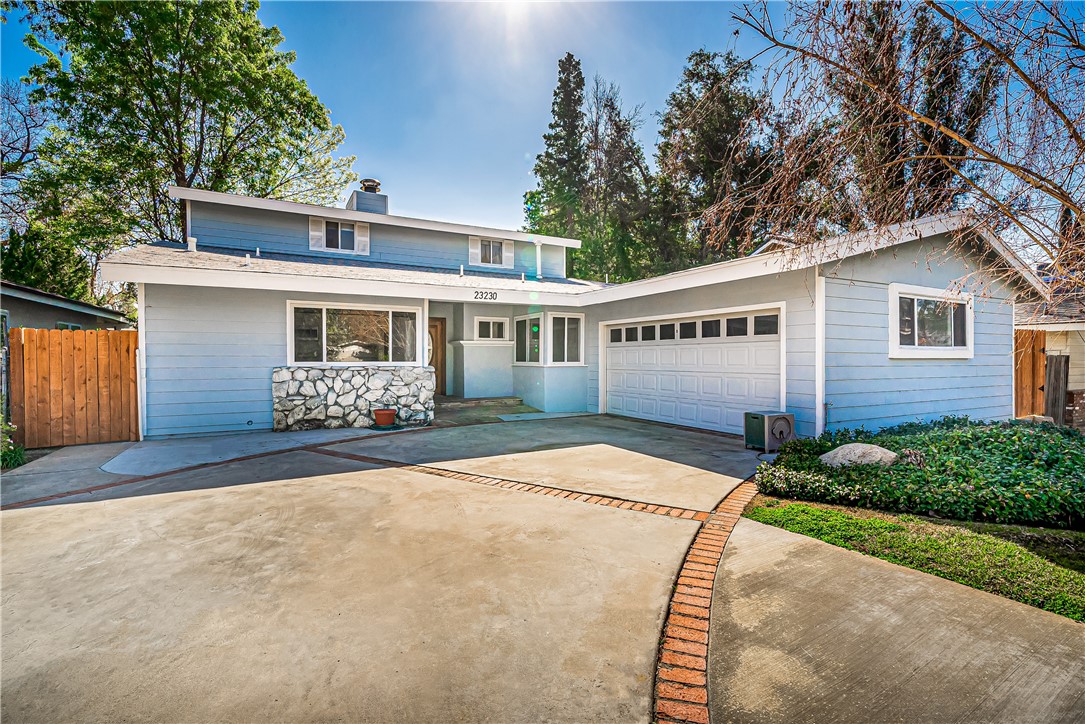 Woodland Hills Condo: 23230 Ladrillo Street