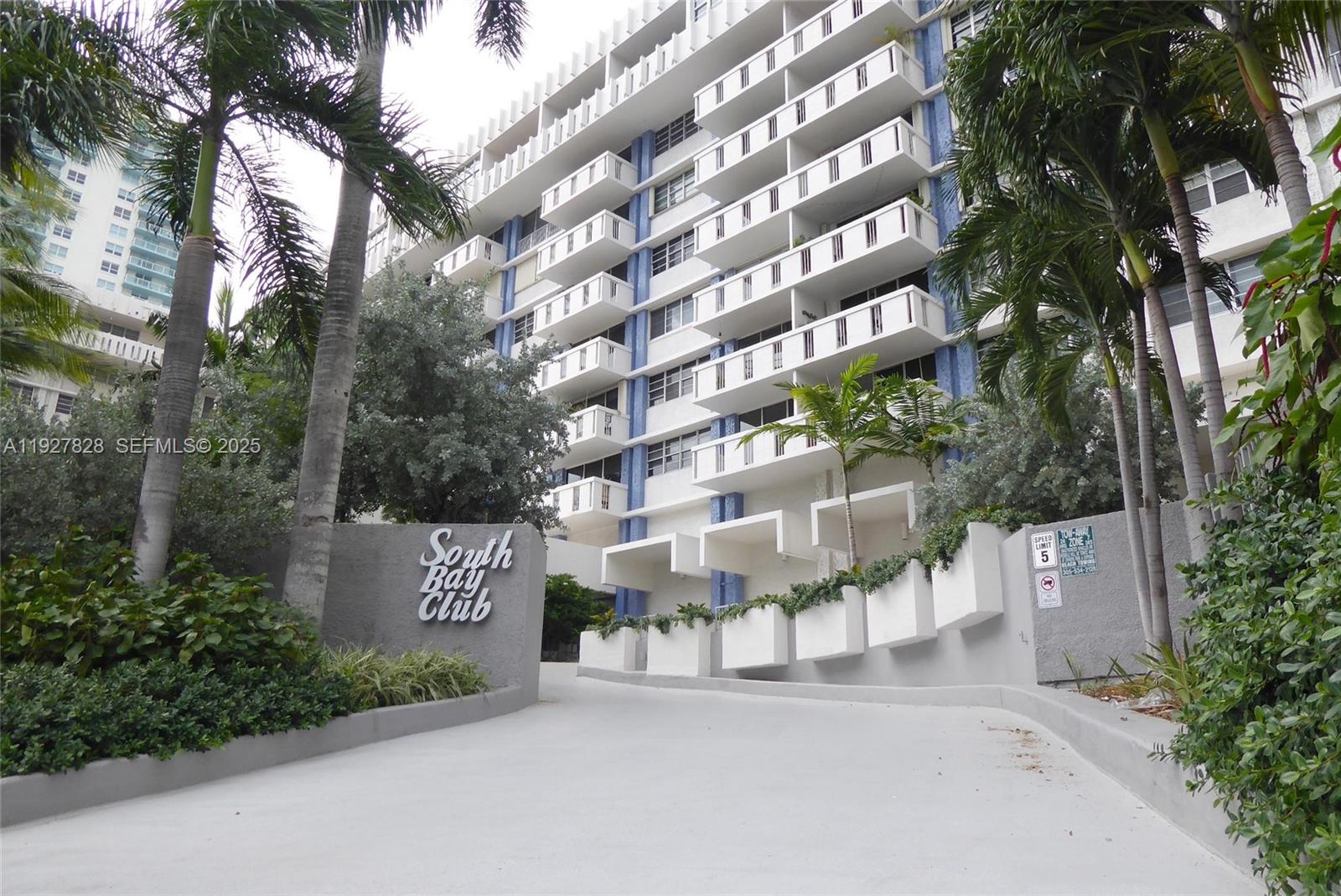 Miami Beach Condo: 800 West Avenue
