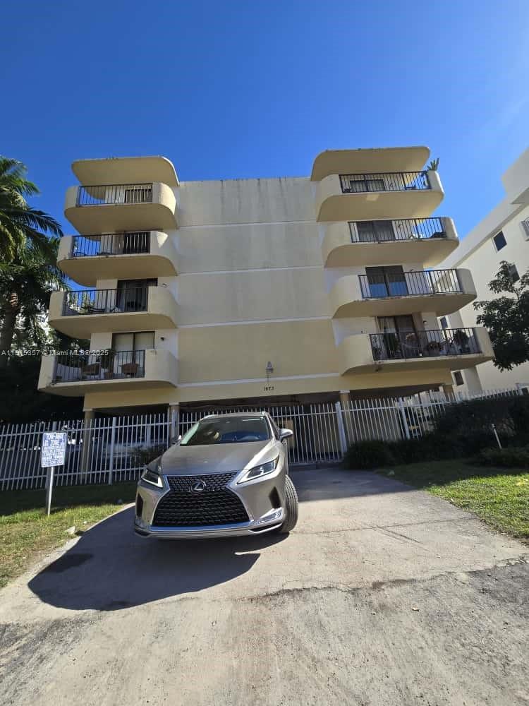 Miami Beach Condo: 1673 Bay Road