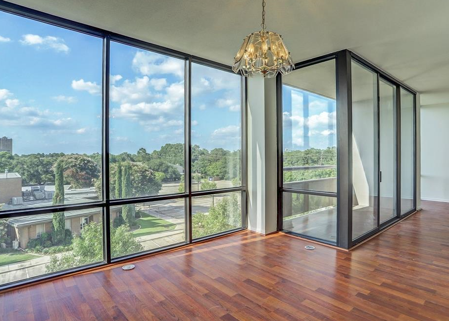 Houston Condo: 1111 Bering Dr