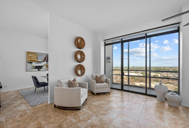 Houston Condo: 1111 Bering Dr