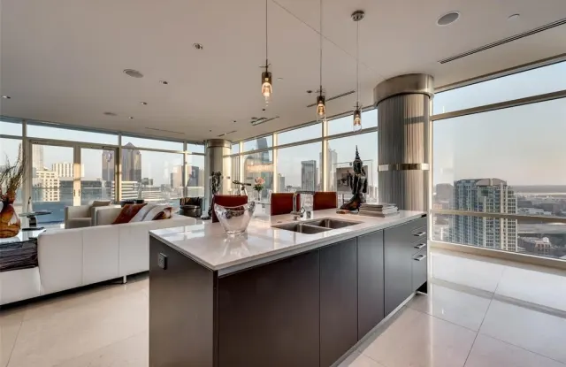Dallas Condo: 2430 Victory Park Ave