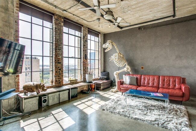 Dallas Condo: 1122 Jackson St