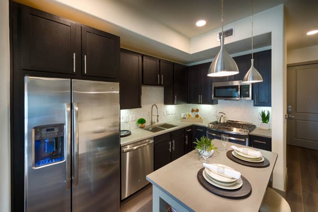 Houston Condo: 909 Town and Country Blvd