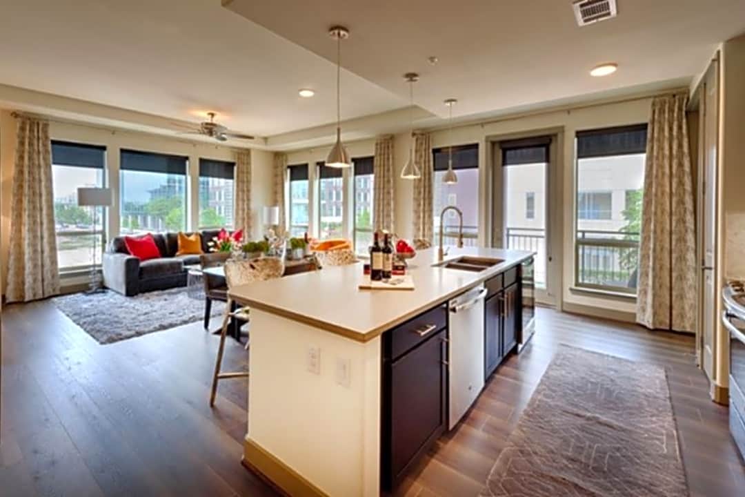 Houston Condo: 909 Town and Country Blvd