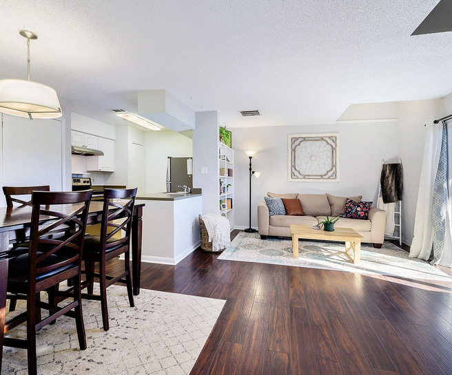 Houston Condo: 1515 Sandy Springs