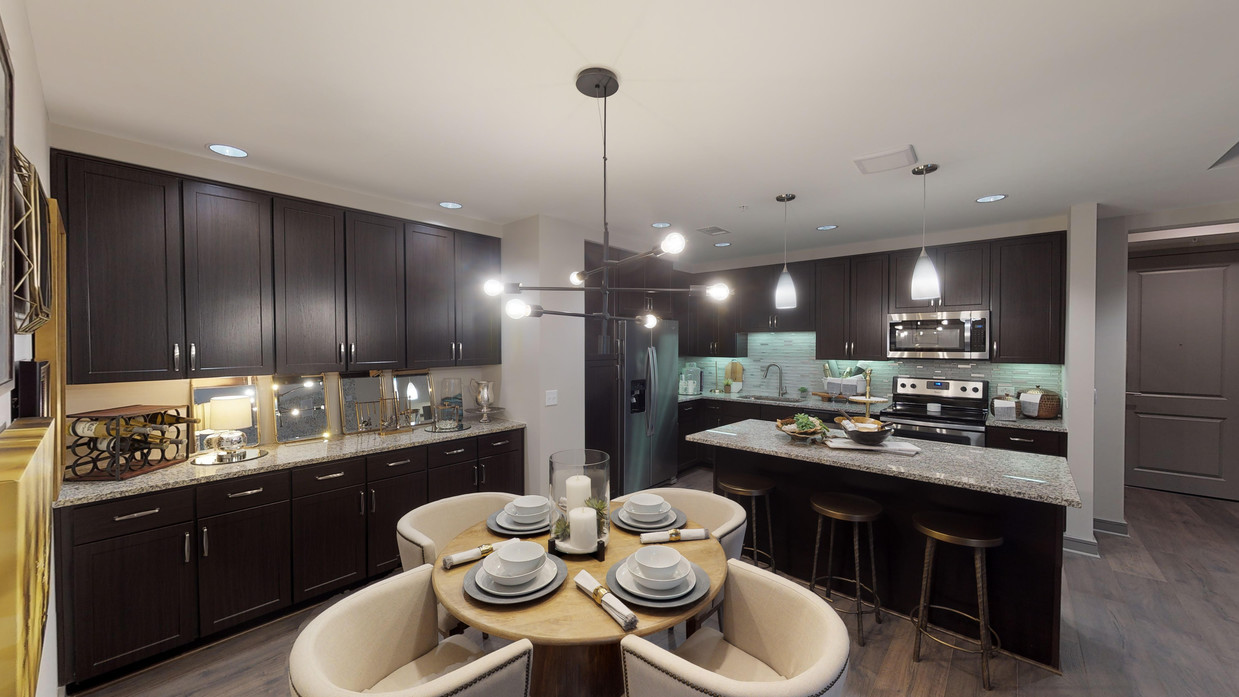 Houston Condo: 901 Memorial City Way