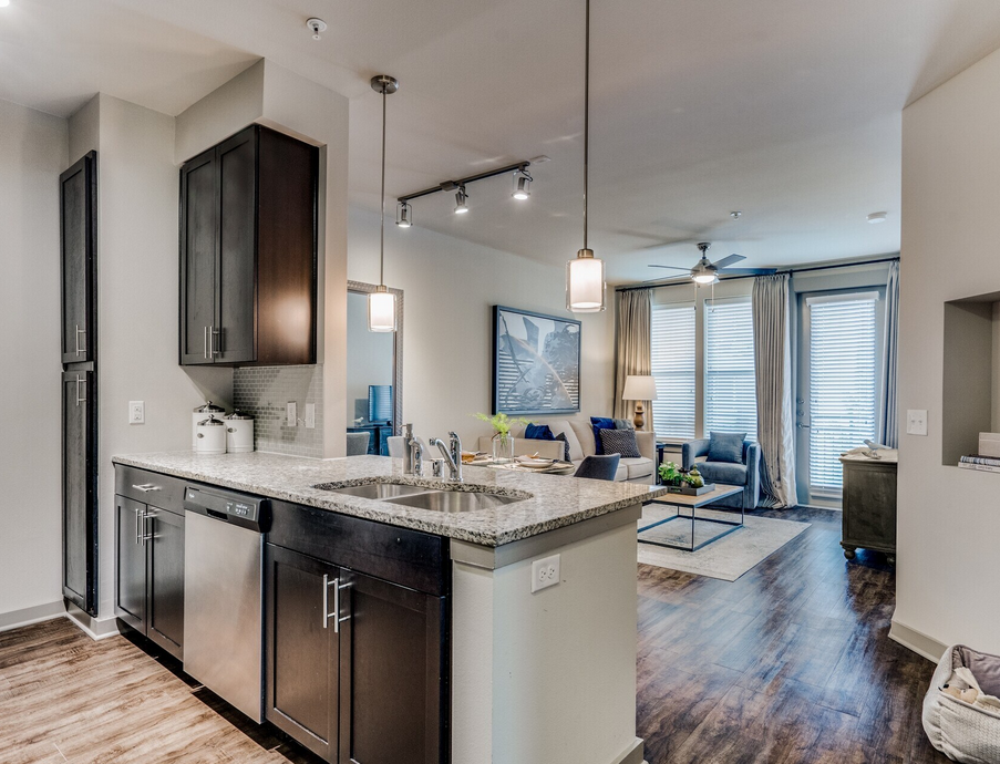 Plano Condo: 926 E 15th St