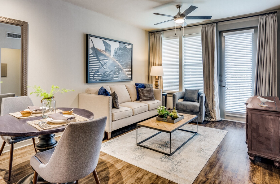 Plano Condo: 926 E 15th St