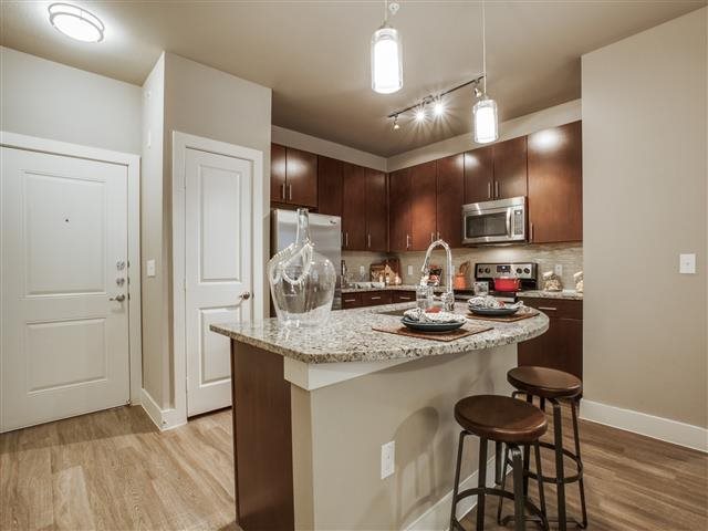 Irving Condo: 610 Via Ravello