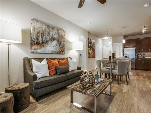 Irving Condo: 610 Via Ravello