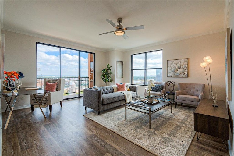 Irving Condo: 330 E Las Colinas