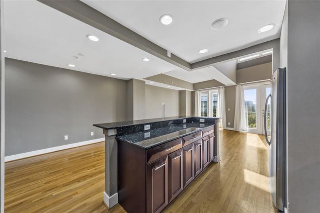 Addison Condo: 5055 Addison Cir