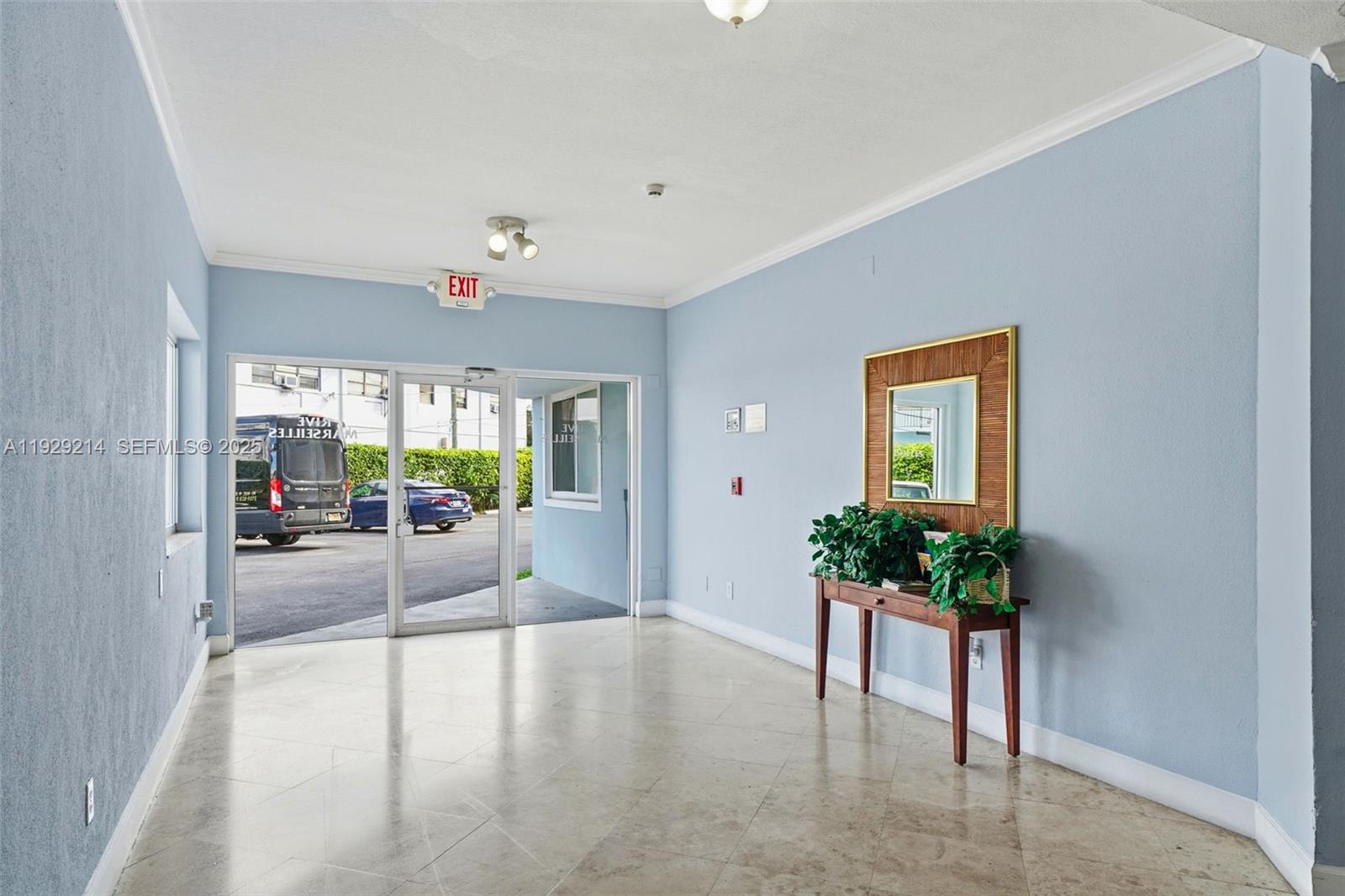 Miami Beach Condo: 1185 Marseille Drive