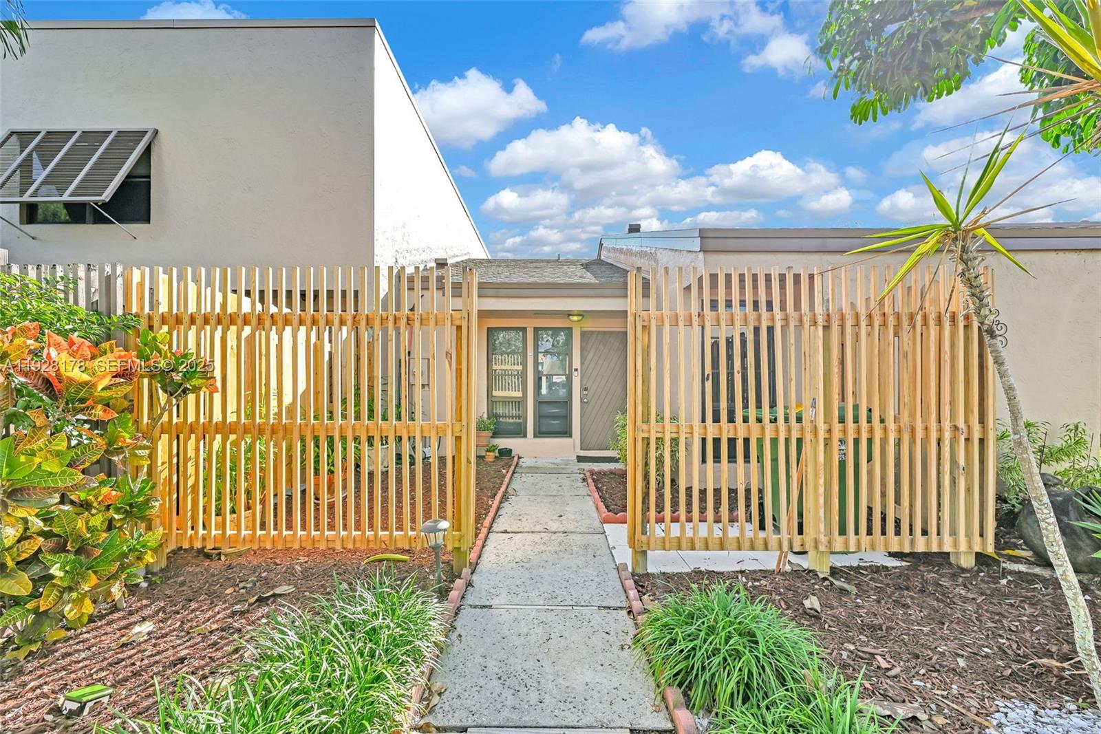 Pembroke Pines Condo: 1261 Northwest 122nd Terrace