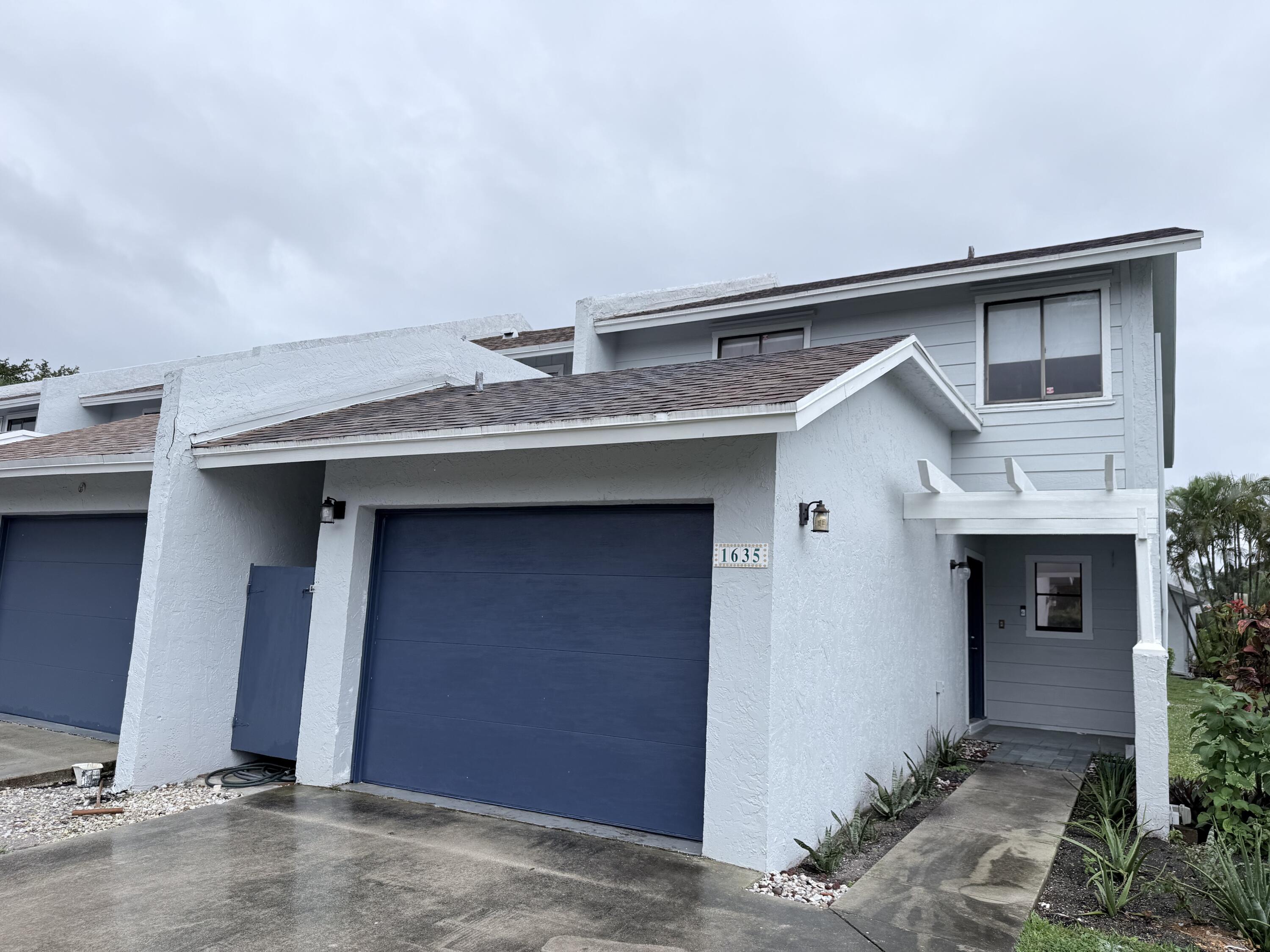 West Palm Beach Condo: 1635 Woodbridge Lakes Circle