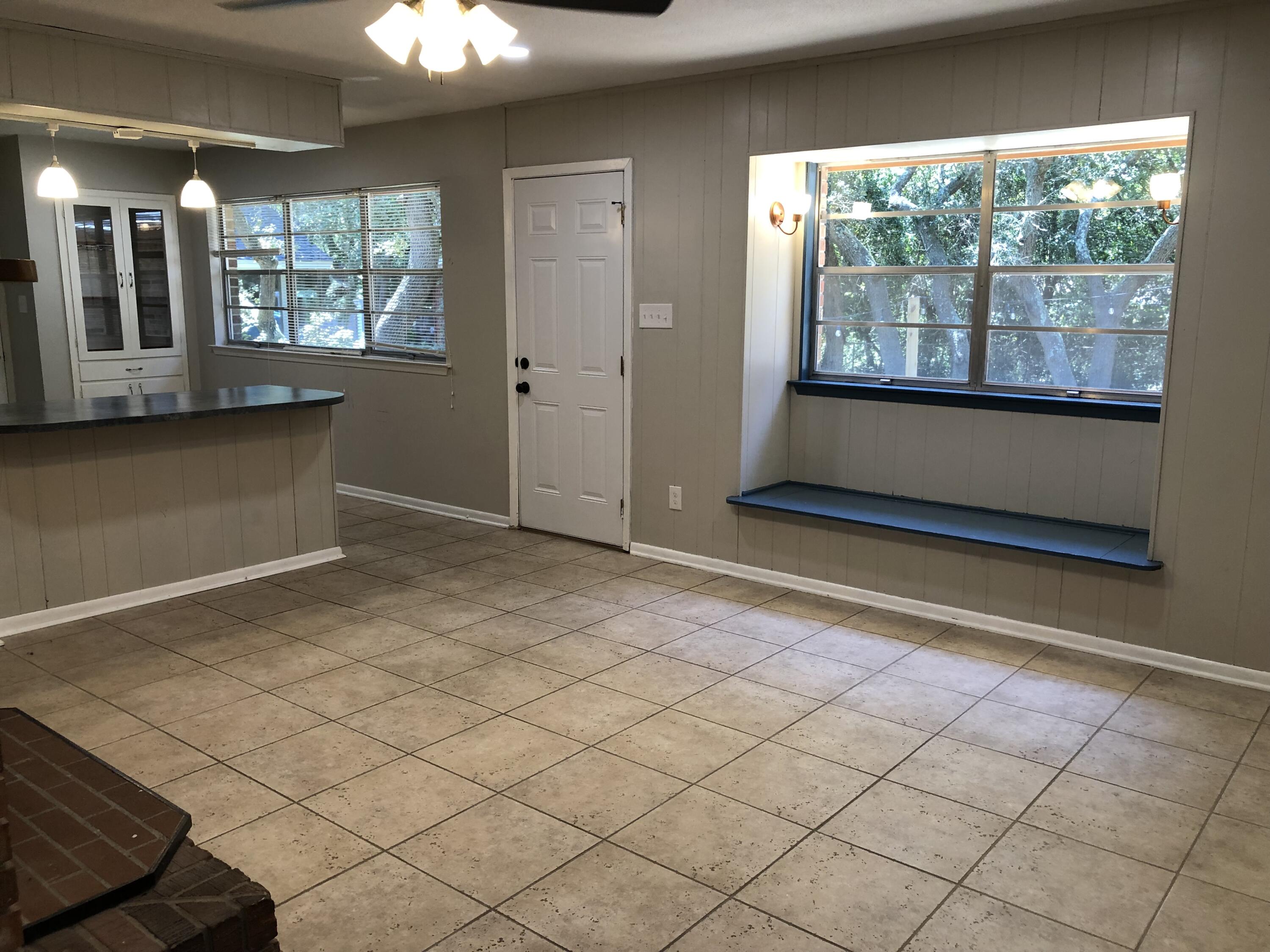 Shalimar Condo: 6 Dogwood Lane