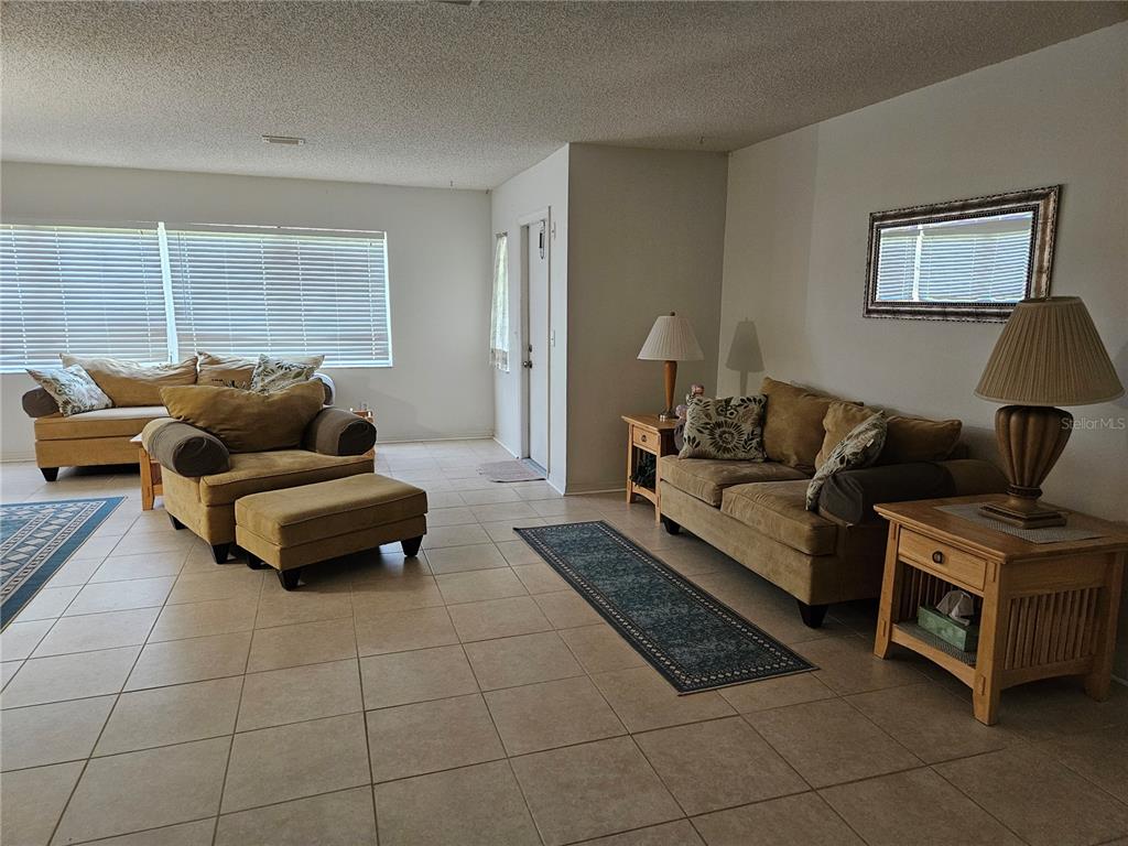 Sun City Center Condo: 304 Grayston Place