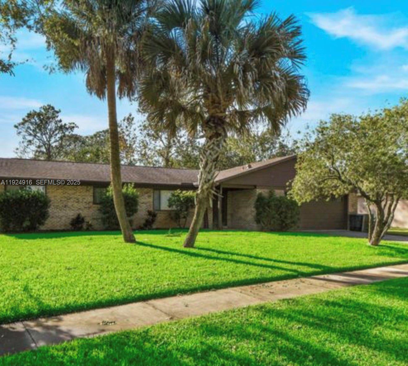 Daytona Beach Condo: 168 Westwood Drive