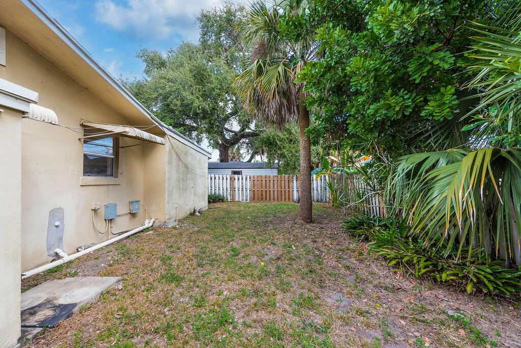 Palm Beach Gardens Condo: 8642 Sunset Drive