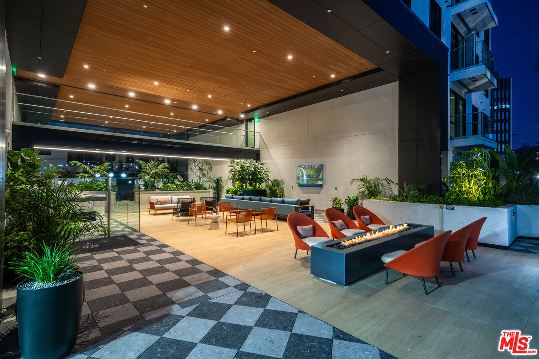 Long Beach Condo: 250 East Broadway