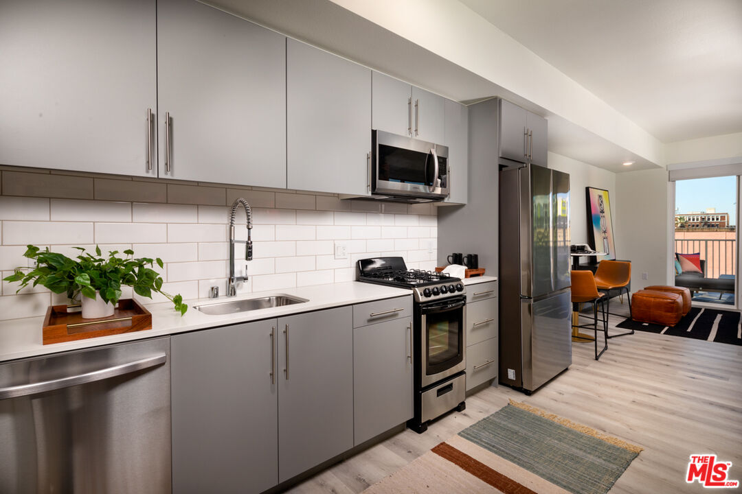 Los Angeles Condo: 750 South Oxford Avenue