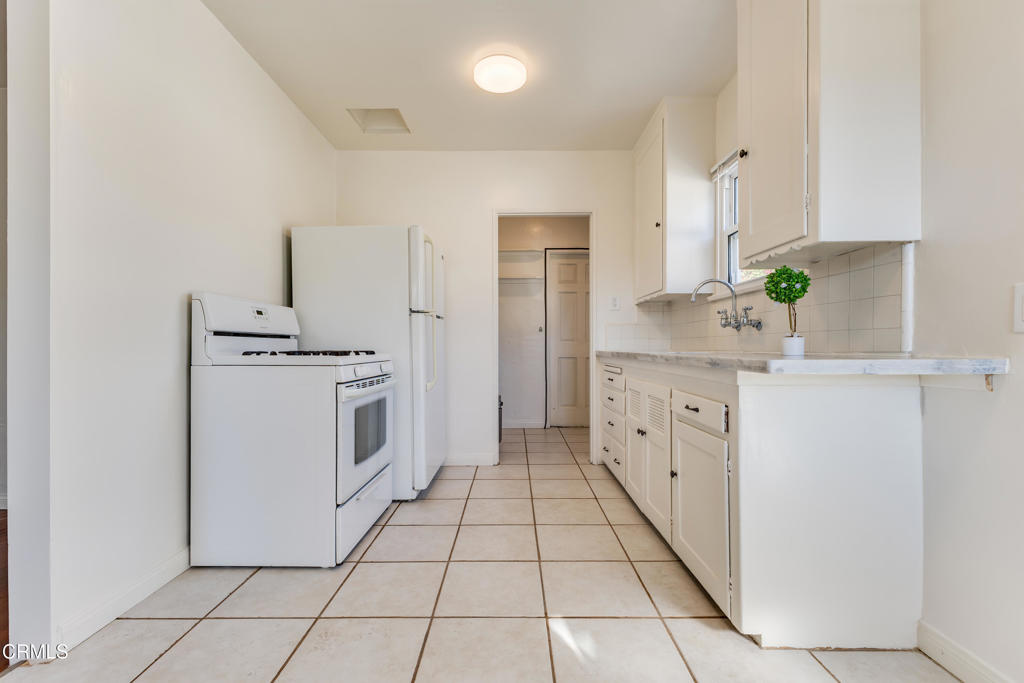 North Hollywood Condo: 11471 Cumpston Street