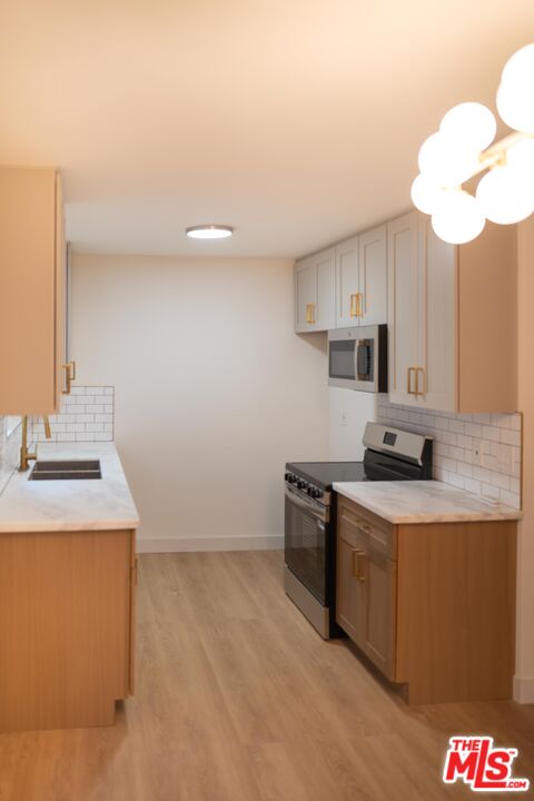 Los Angeles Condo: 860 South Kingsley Drive