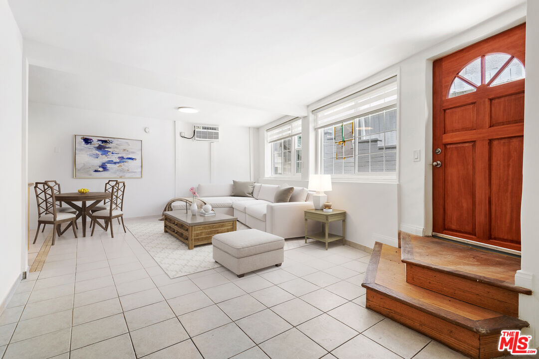 Los Angeles Condo: 1635 South Beverly Glen Boulevard