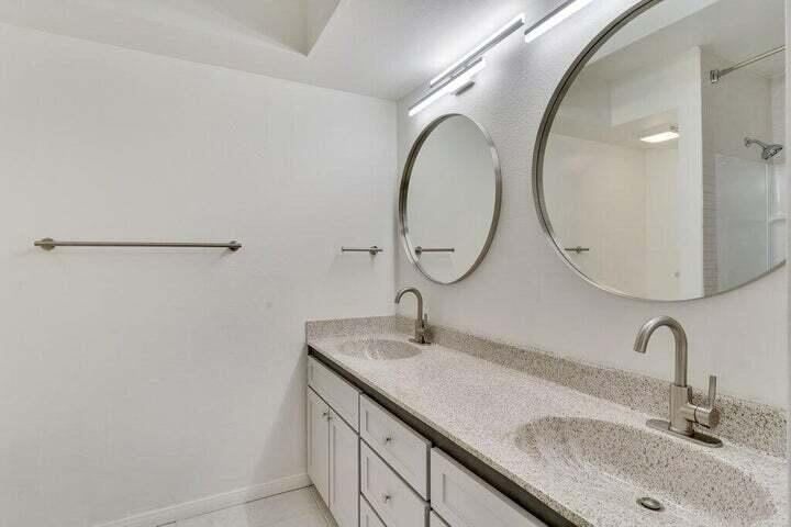 Palm Springs Condo: 34 Lakeview Drive
