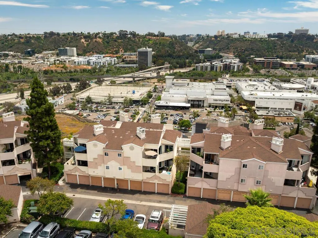 San Diego Condo: 7087 Camino Degrazia