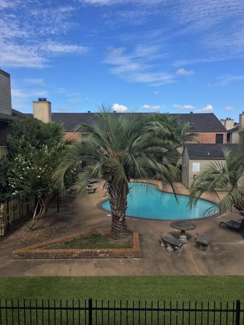 Houston Condo: 16111 Aspenglen Drive