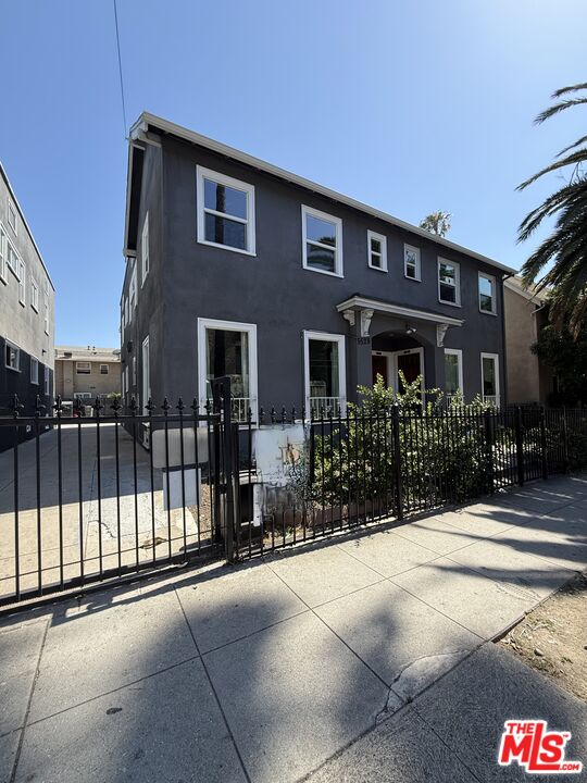 Los Angeles Condo: 5526 Franklin Avenue
