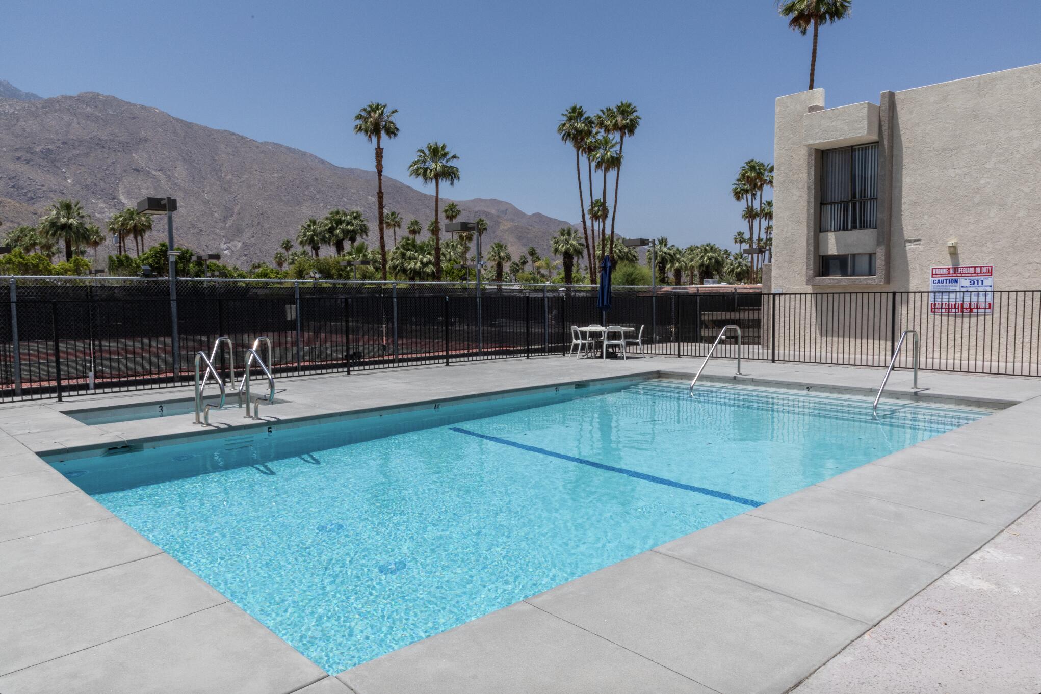 Palm Springs Condo: 1400 East Palm Canyon Drive