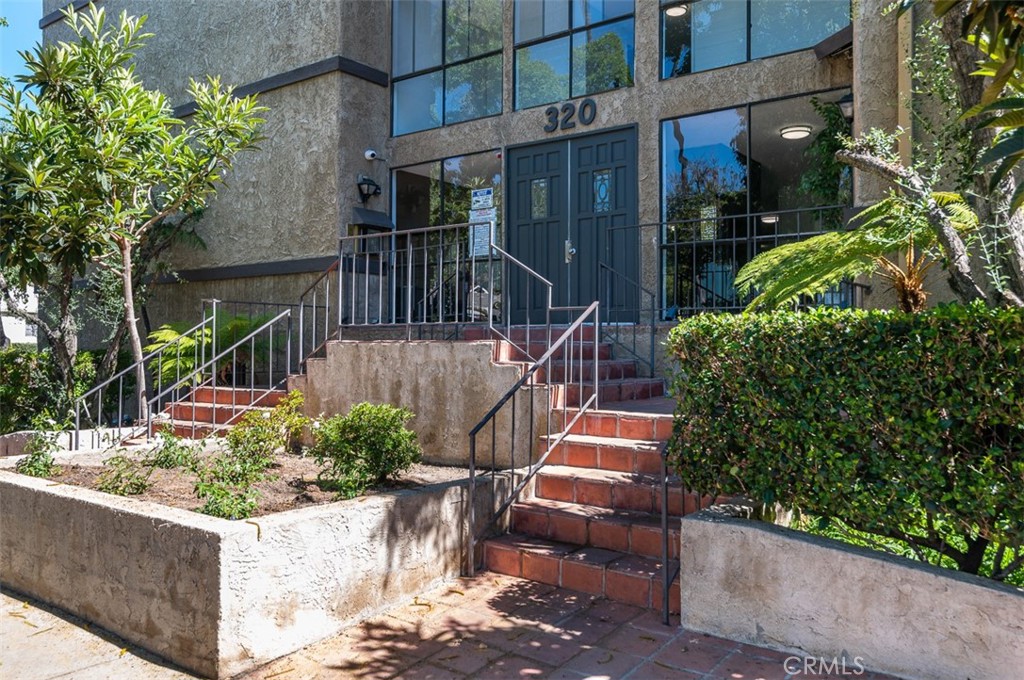 Glendale Condo: 320 East Stocker Street