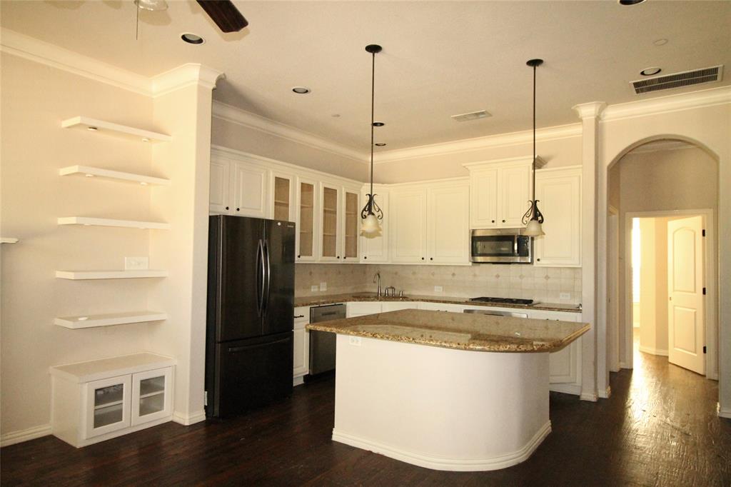 Irving Condo: 528 Tuscan Drive