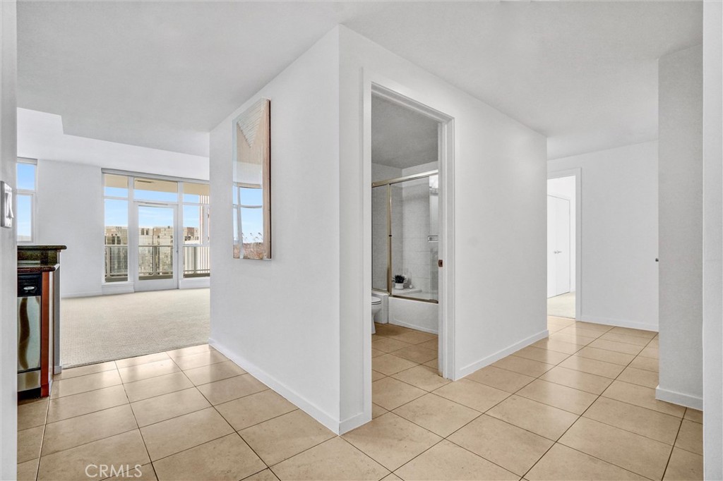 Long Beach Condo: 411 West Seaside Way