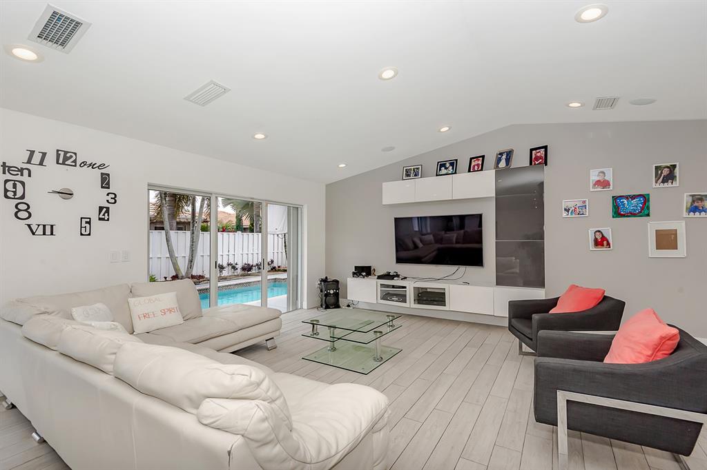 Weston Condo: 16931 Southwest 5th Court