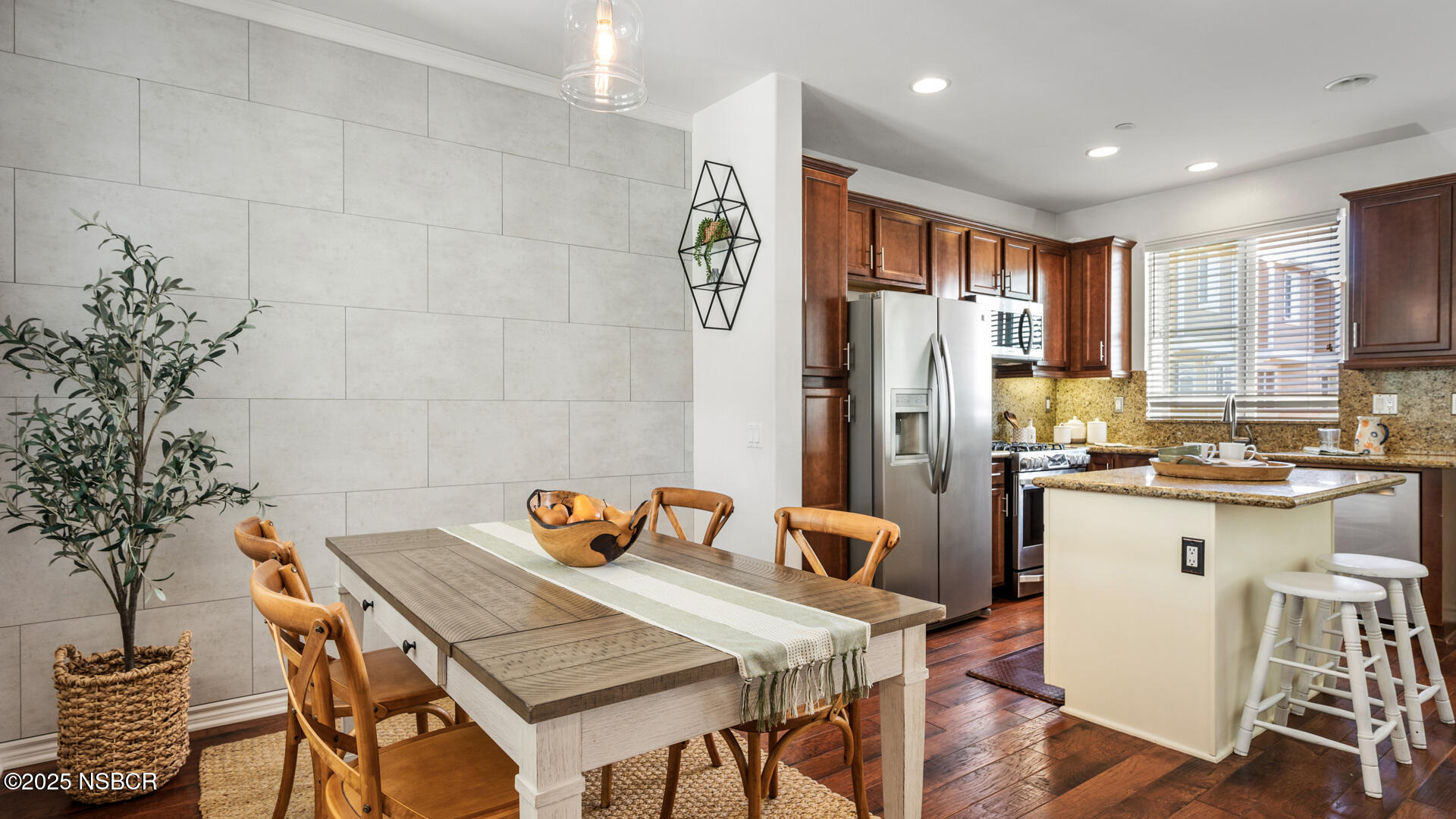 Buellton Condo: 275 West Highway 246