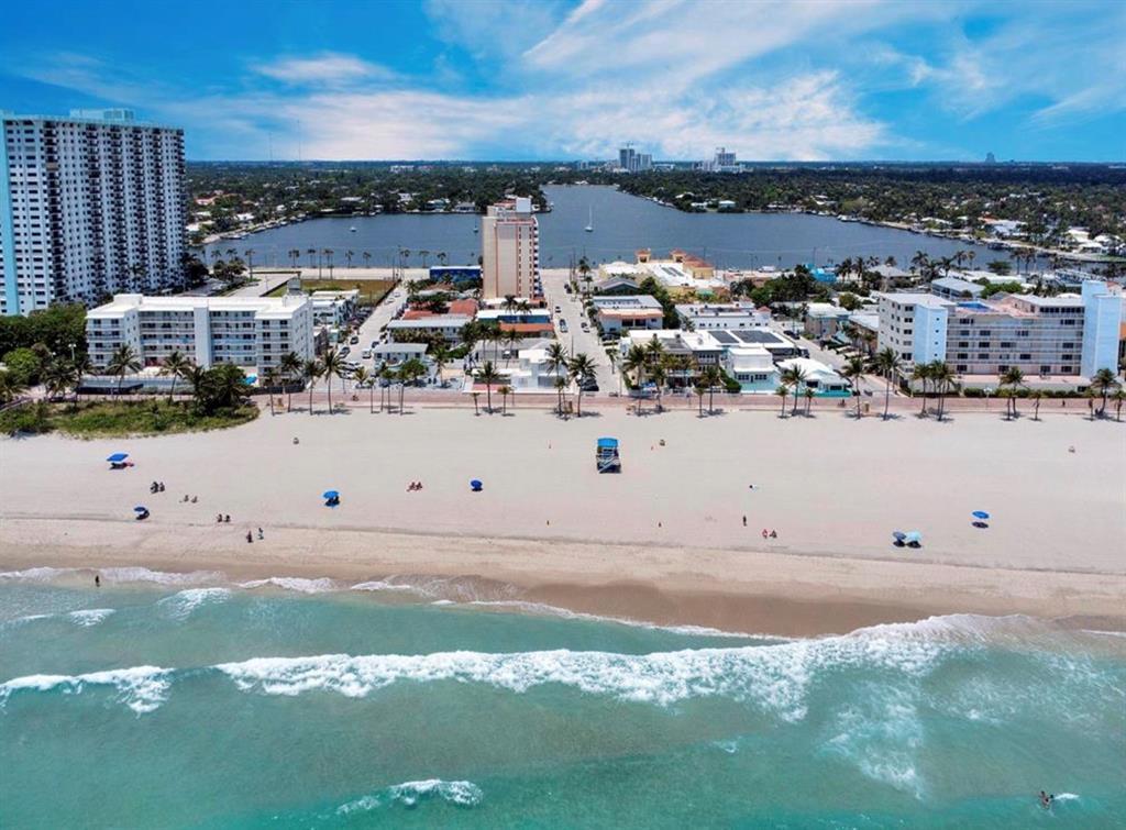 Hollywood Condo: 326 Madison Street