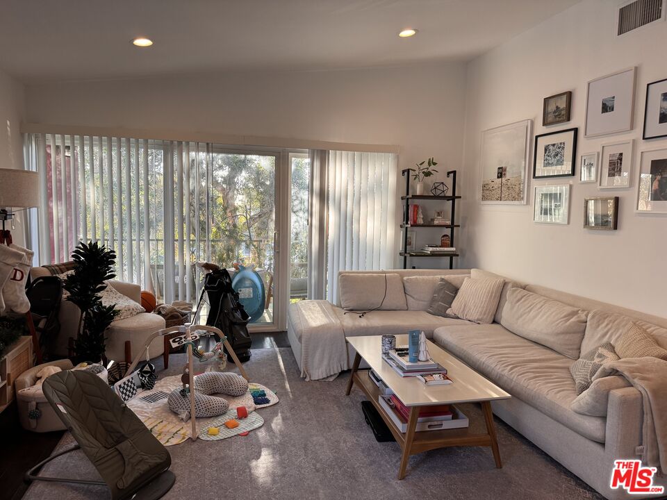 Santa Monica Condo: 2639 6th Street