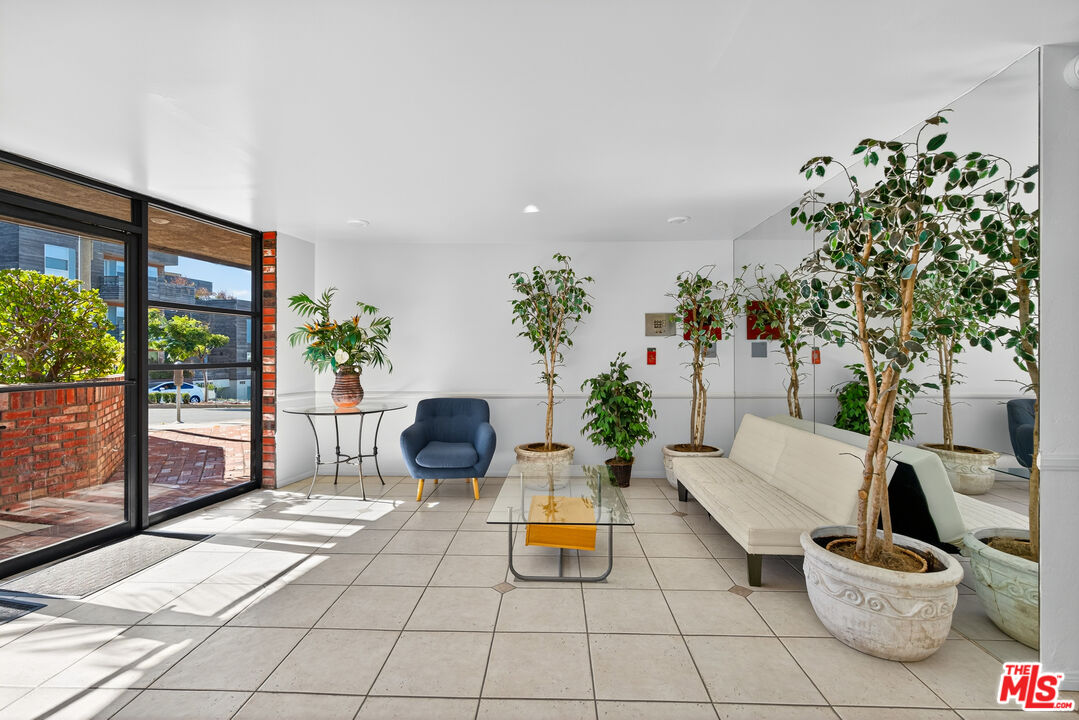 Santa Monica Condo: 1125 Pico Boulevard