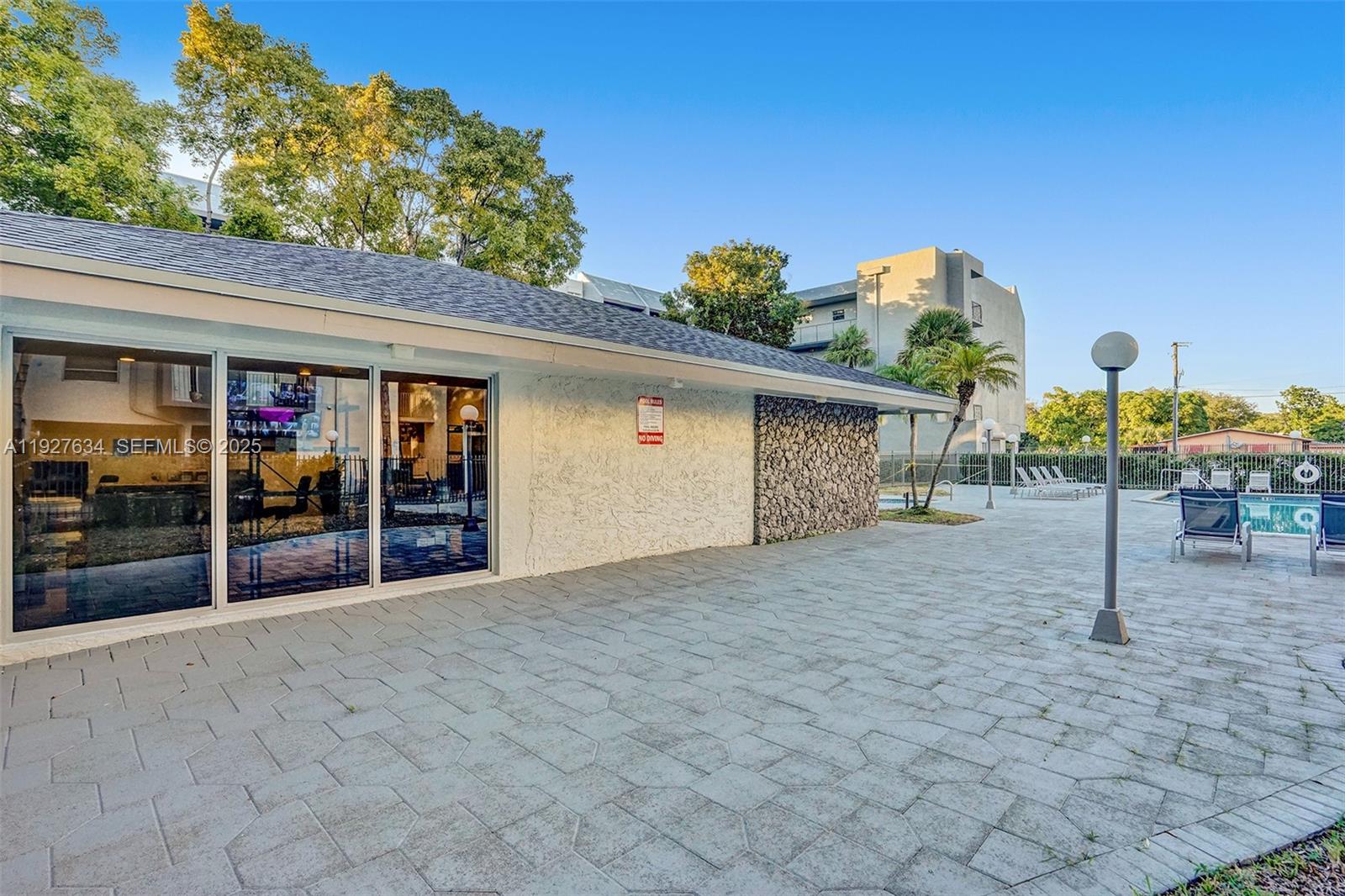 North Miami Condo: 1595 Northeast 135th Street