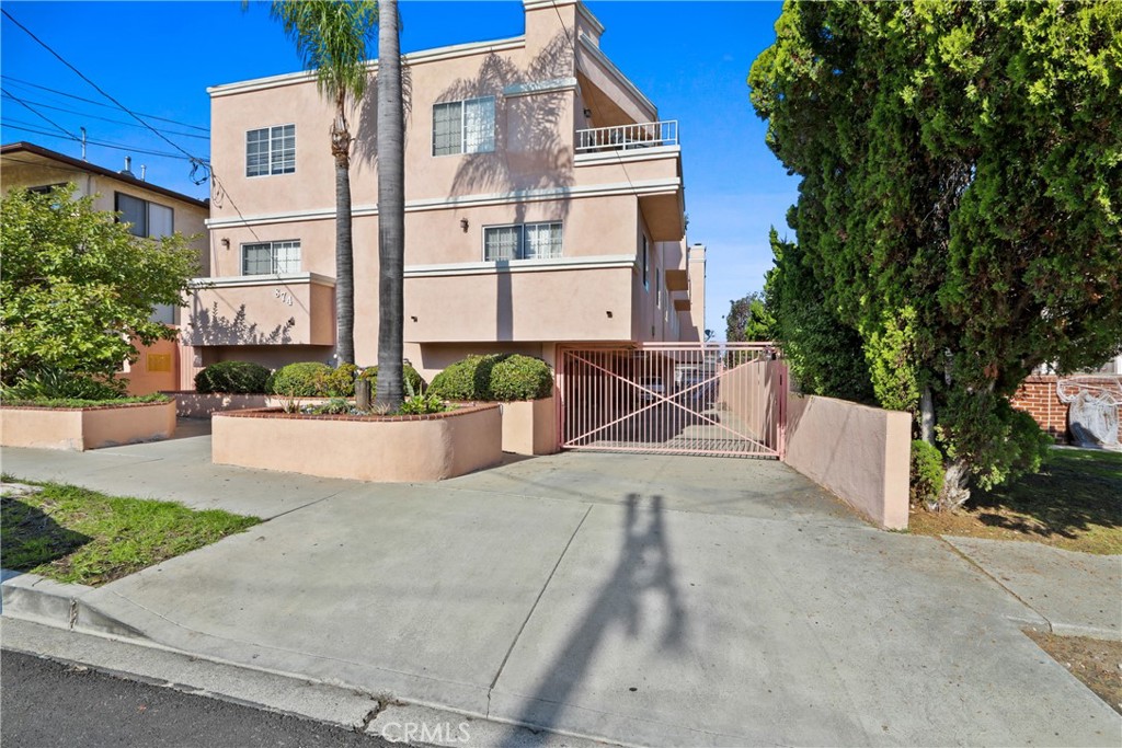 San Pedro Condo: 874 West 3rd Street