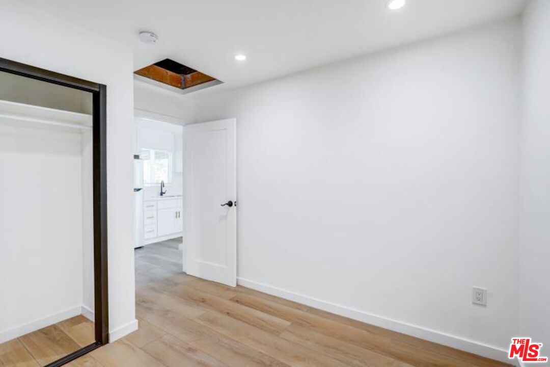 Winnetka Condo: 19924 Welby Way