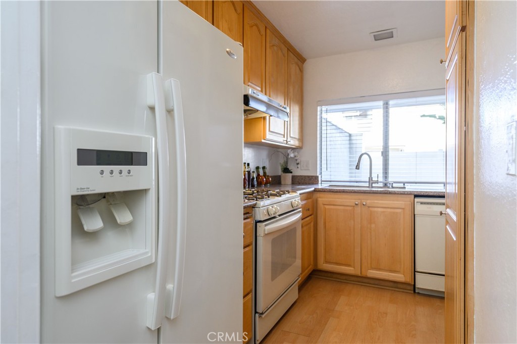 Irvine Condo: 51 Oval Road