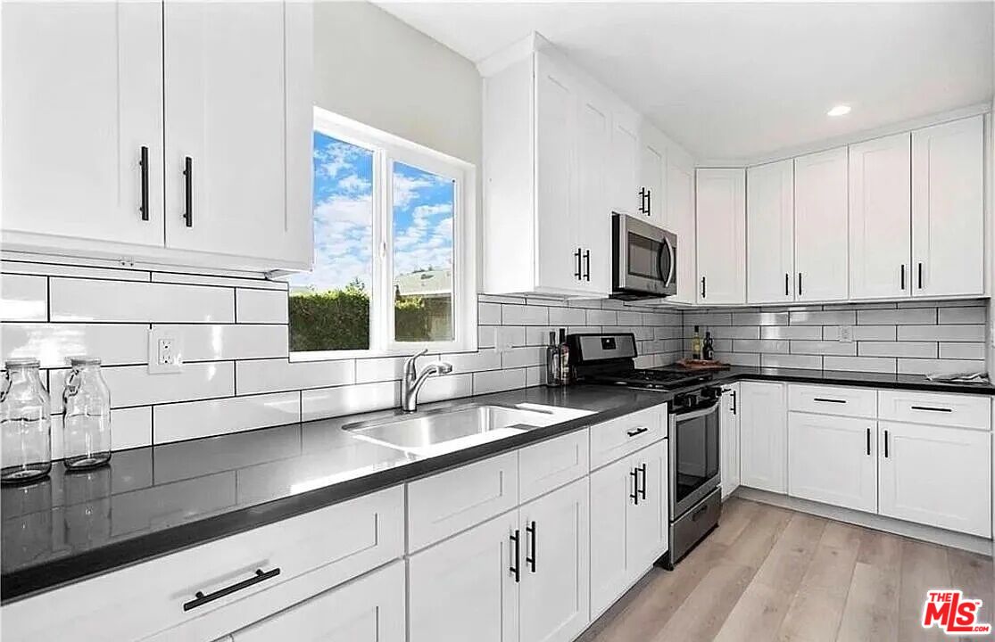 Lake Balboa Condo: 6651 Aldea Avenue